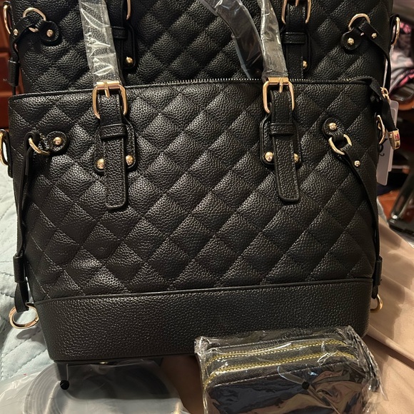 Handbags - Elegant Black Quilted Women's Bag